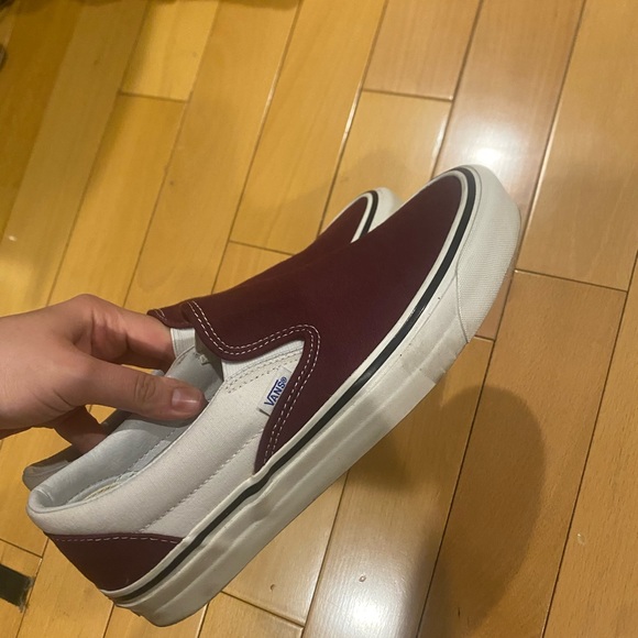 Vans - Picture 2 of 4